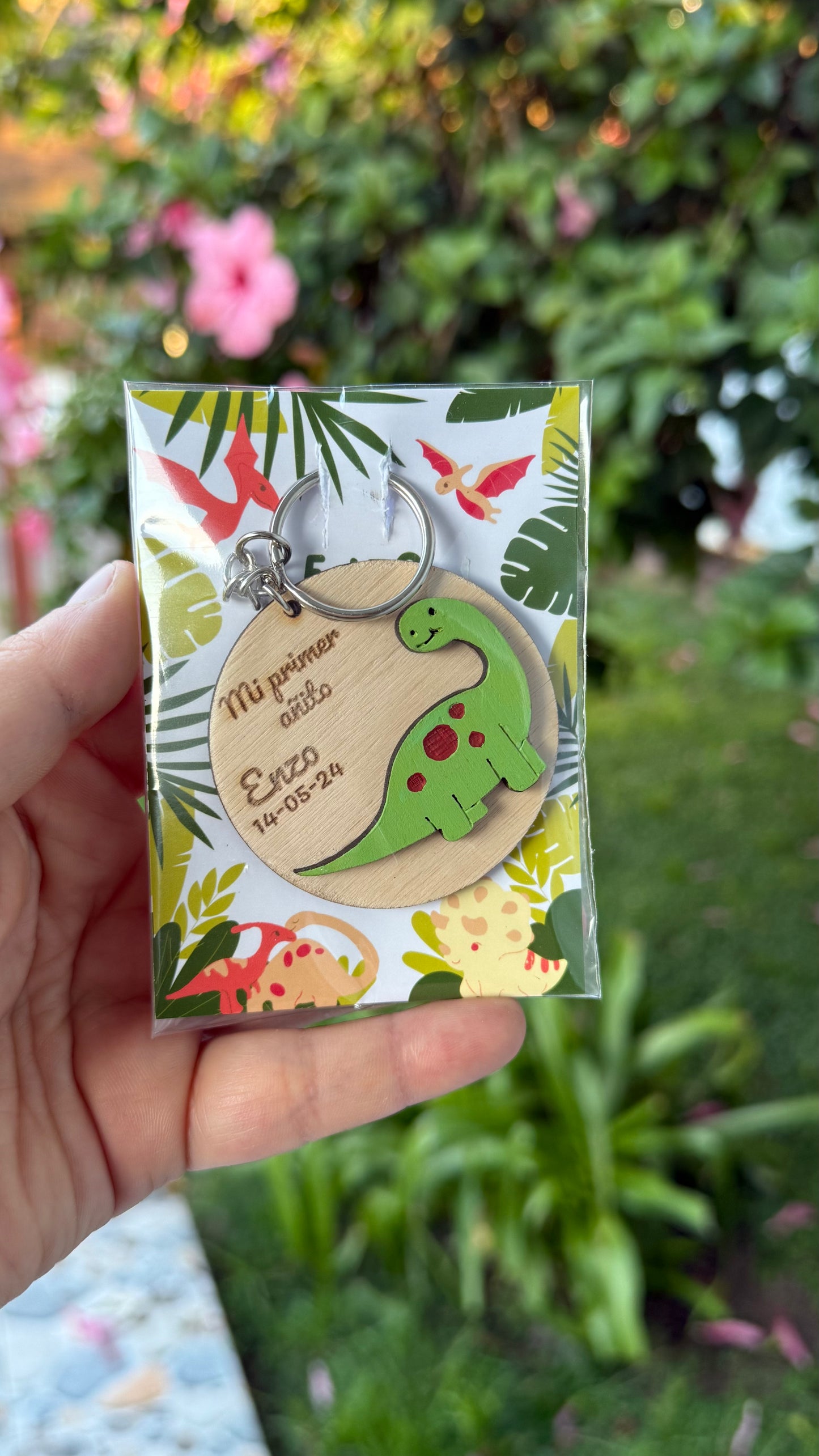 Souvenirs de madera pintados a mano - compra mínima 25 unidades