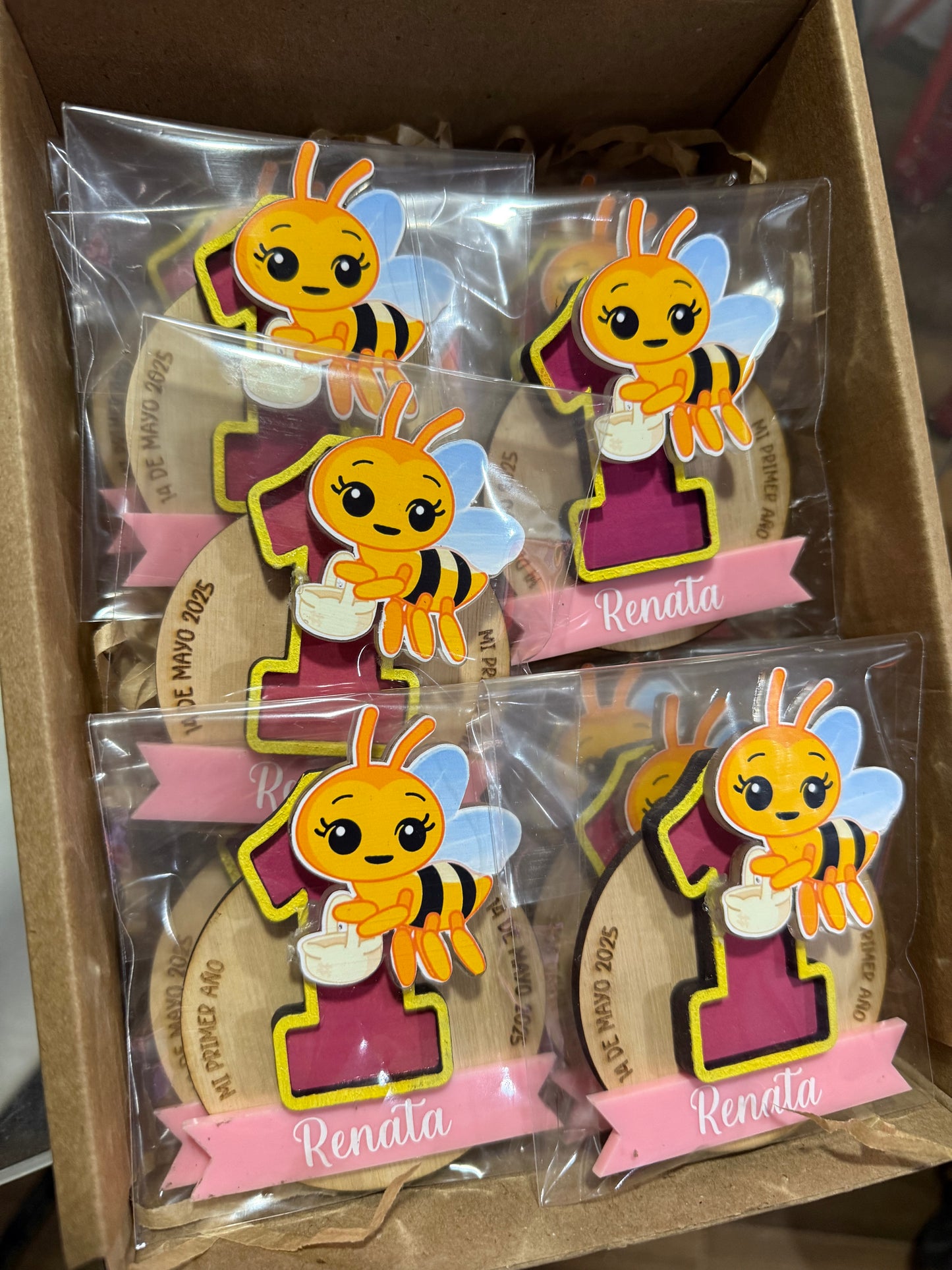 Souvenirs de madera pintados a mano - compra mínima 25 unidades