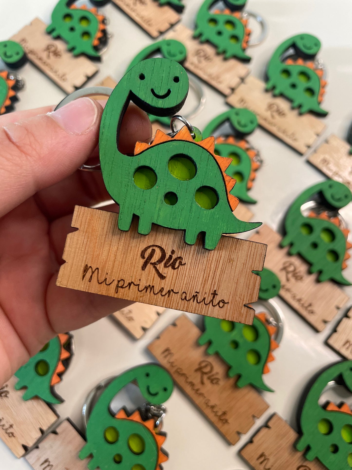 Souvenirs de madera pintados a mano - compra mínima 25 unidades